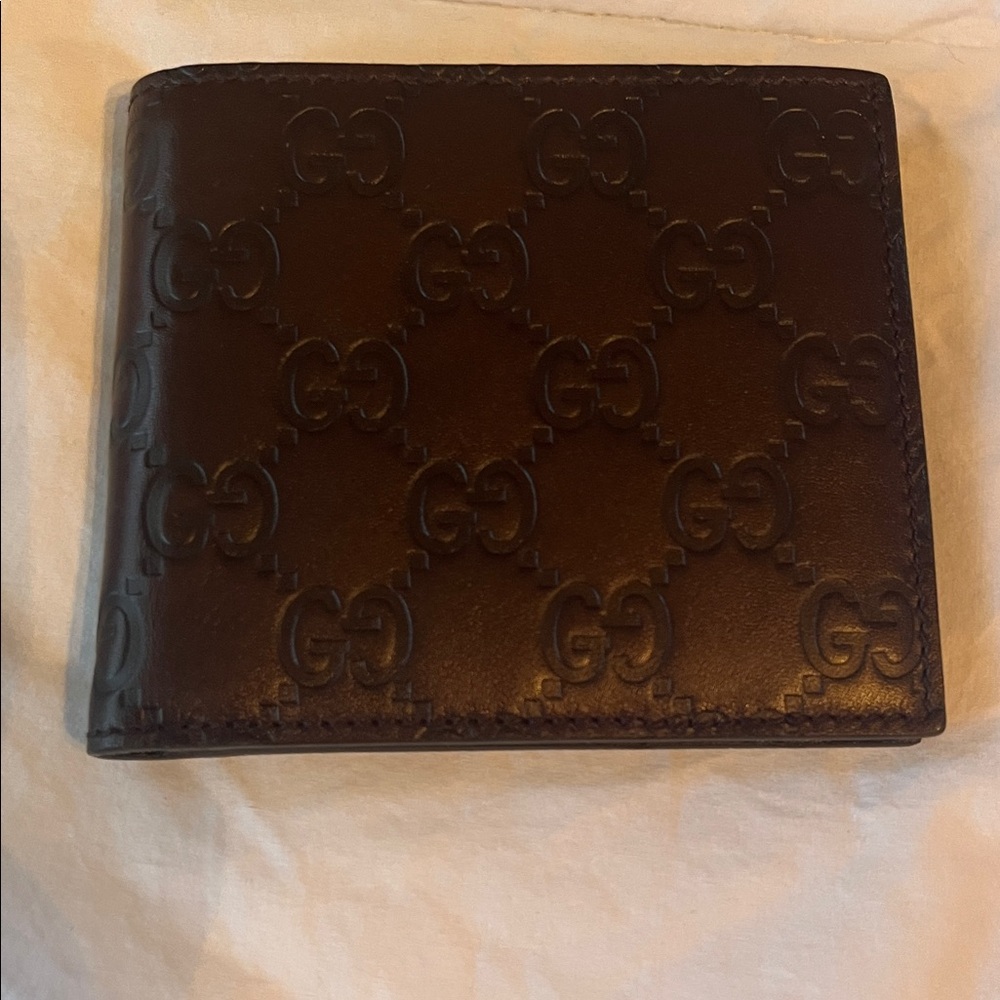 New Gucci Men's Dark Brown Embossed Leather Wallet - no box